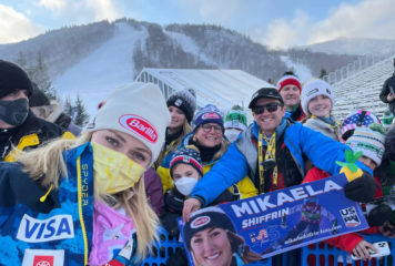 Ils sont tous derrière les skis de Mikaela Shiffrin !