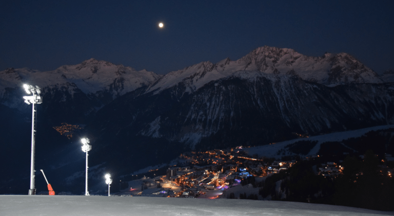 Coupe du monde : le ski féminin en nocturne à Courchevel