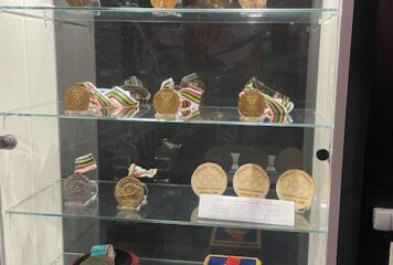 La légende avaline à l’honneur : les médailles olympiques du Club des Sports de Val d&rsquo;Isère