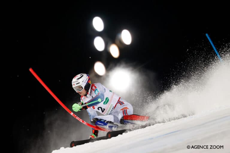 Henrik Kristoffersen en pleine course de slalom nocturne à Schladming