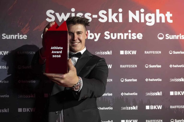 Franjo von Allmen récompensé athlète de l'année lors de la Swiss-Ski Night